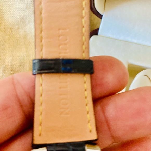 LOUIS VUITTON  18K White Gold TAMBOUR GMT // Q113E Watch - Picture 10 of 12